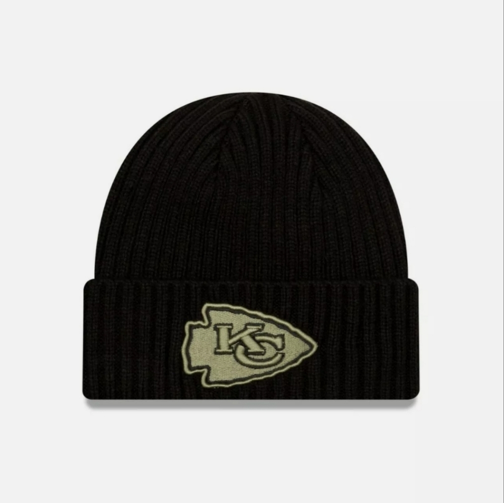 Brand new with tags . Insulated New Era beanie .